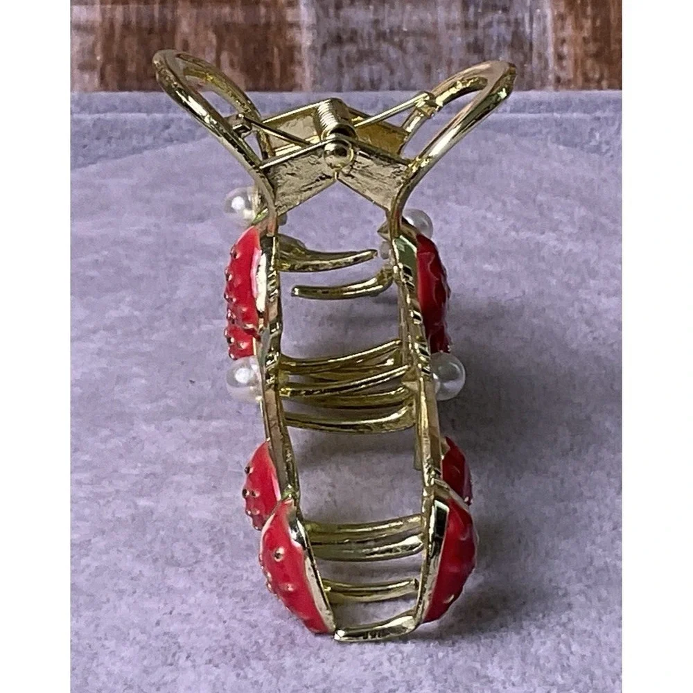 Strawberry and Pearl Metal Claw Hair Clip